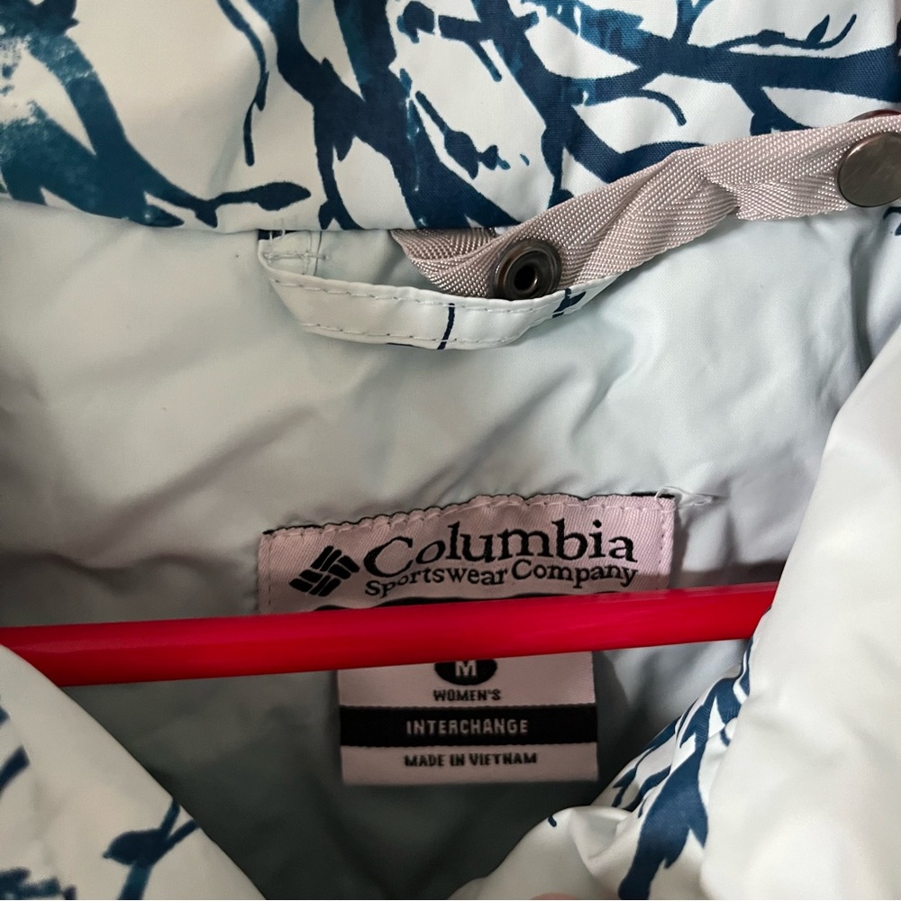 Columbia Women’s Medium Winter Coat - Picture 5 of 9
